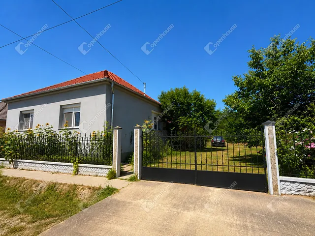 Eladó ház Kisszékely 132 nm