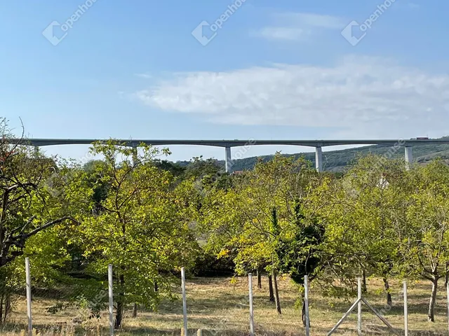 Eladó telek Kőröshegy 4055 nm