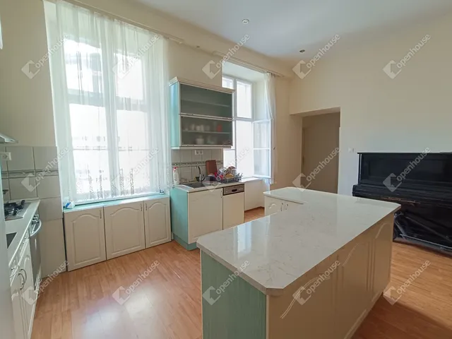 Eladó lakás Sopron, Belváros 174 nm