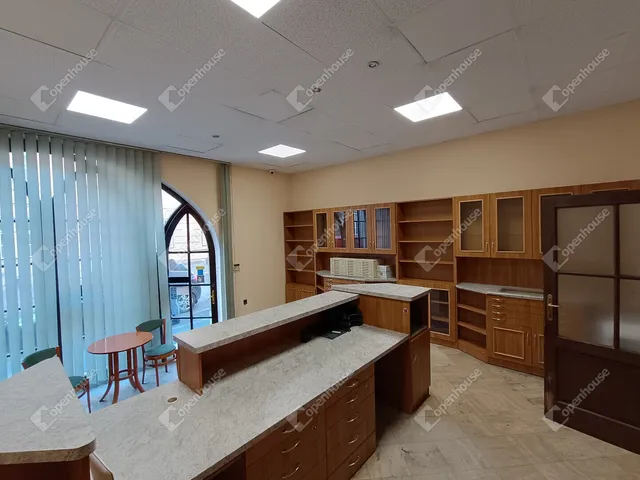 Eladó kereskedelmi és ipari ingatlan Sopron, Belváros 38 nm