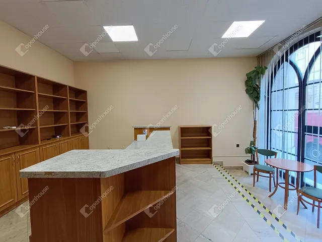 Eladó kereskedelmi és ipari ingatlan Sopron, Belváros 38 nm