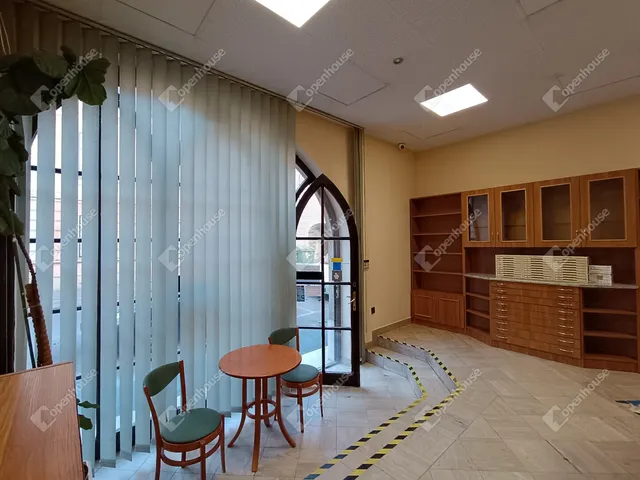 Eladó kereskedelmi és ipari ingatlan Sopron, Belváros 38 nm