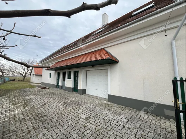 Eladó kereskedelmi és ipari ingatlan Sopronkövesd 400 nm