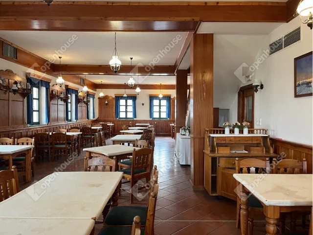 Eladó kereskedelmi és ipari ingatlan Sopronkövesd 400 nm