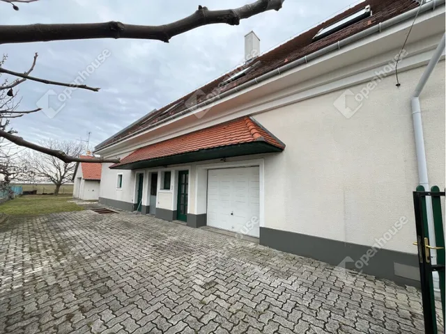 Eladó kereskedelmi és ipari ingatlan Sopronkövesd 400 nm