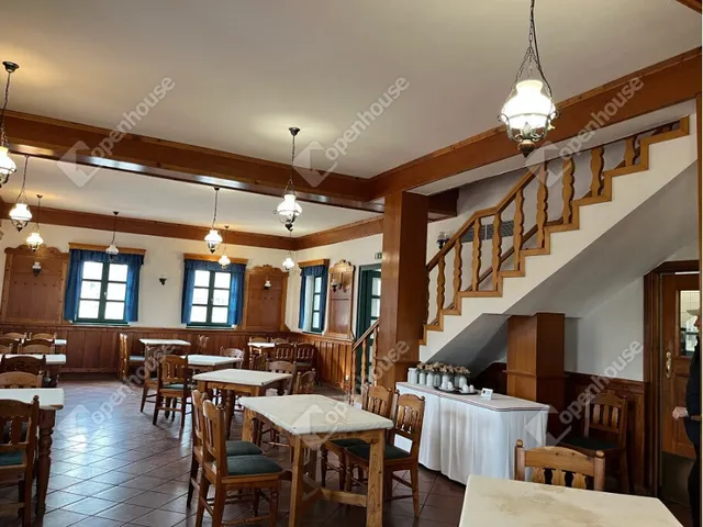 Eladó kereskedelmi és ipari ingatlan Sopronkövesd 400 nm