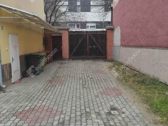 Eladó garázs Szeged, Alsóváros 14 nm