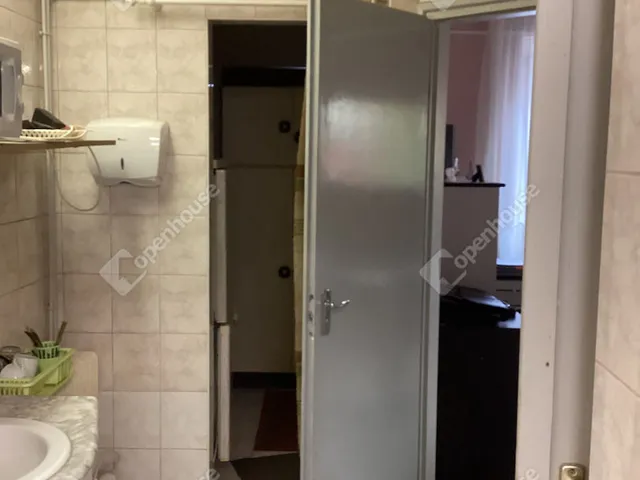 Eladó kereskedelmi és ipari ingatlan Szeged, Baktó 102 nm