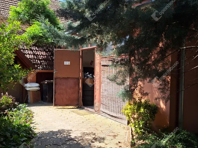 Eladó kereskedelmi és ipari ingatlan Szeged, Baktó 102 nm