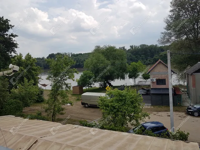Eladó kereskedelmi és ipari ingatlan Szeged, Tápé 170 nm