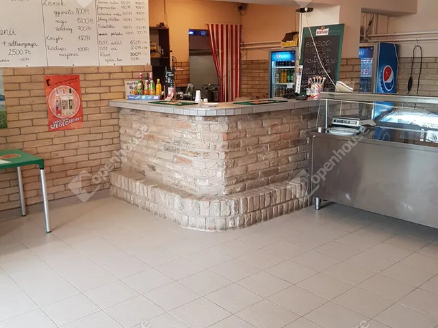 Eladó kereskedelmi és ipari ingatlan Szeged, Tápé 170 nm