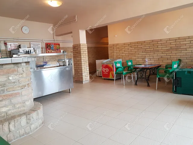 Eladó kereskedelmi és ipari ingatlan Szeged, Tápé 170 nm