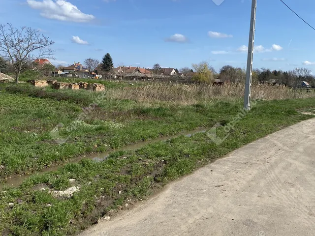 Eladó telek Deszk 1381 nm