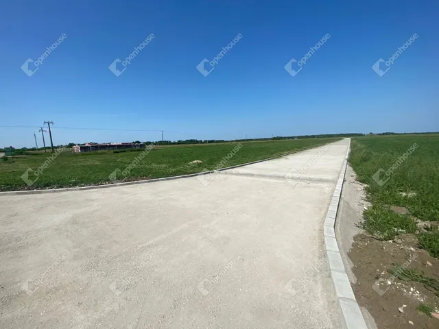 Eladó kereskedelmi és ipari ingatlan Deszk 3000 nm