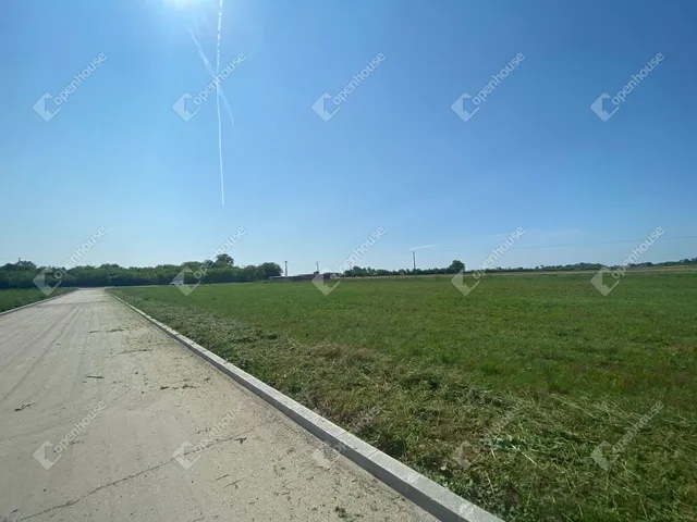 Eladó kereskedelmi és ipari ingatlan Deszk 3000 nm