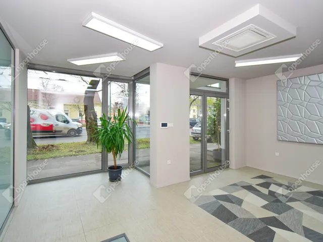 Eladó kereskedelmi és ipari ingatlan Szeged 60 nm