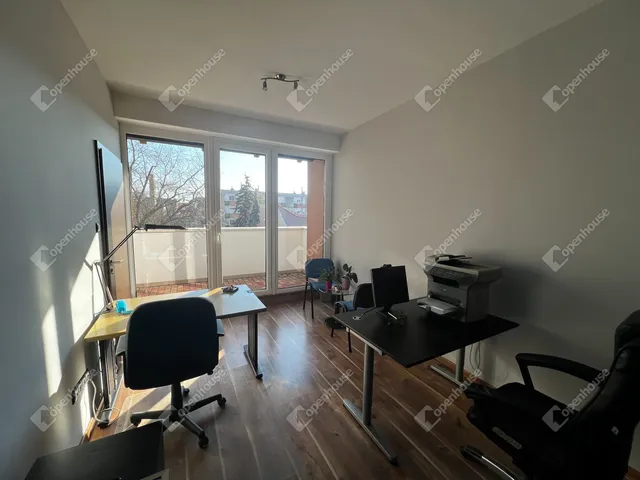 Kiadó kereskedelmi és ipari ingatlan Szeged 64 nm