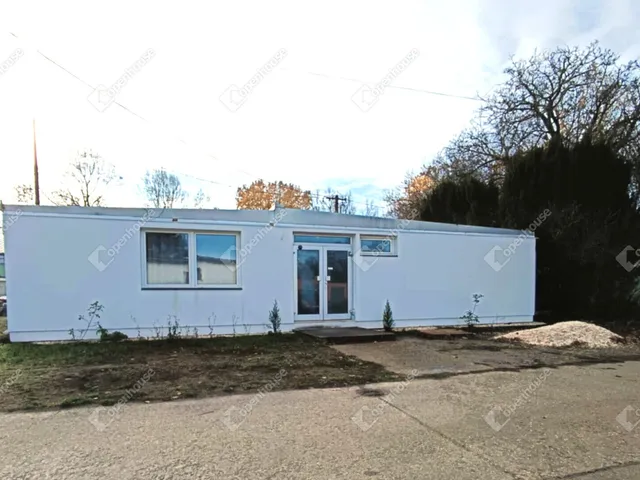 Eladó kereskedelmi és ipari ingatlan Szeged, Szőreg 157 nm