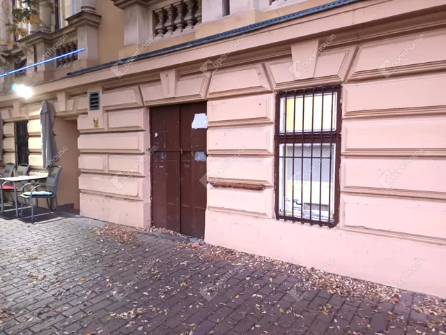 Eladó kereskedelmi és ipari ingatlan Szeged 41 nm