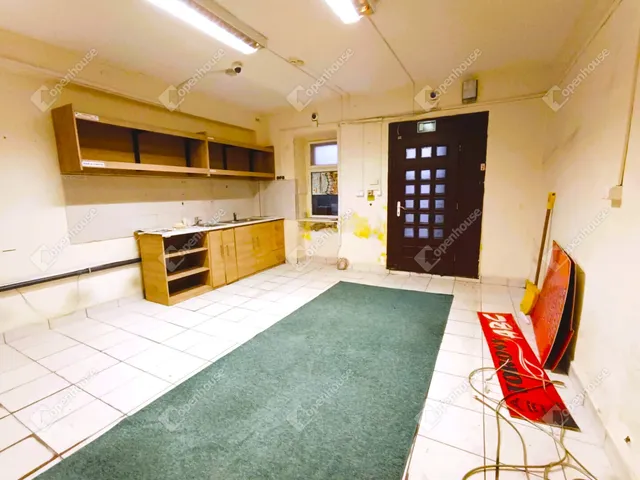 Eladó kereskedelmi és ipari ingatlan Szeged 41 nm