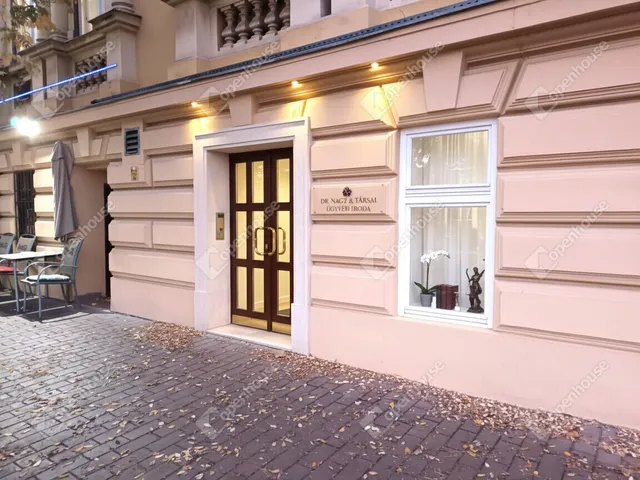 Eladó kereskedelmi és ipari ingatlan Szeged 42 nm