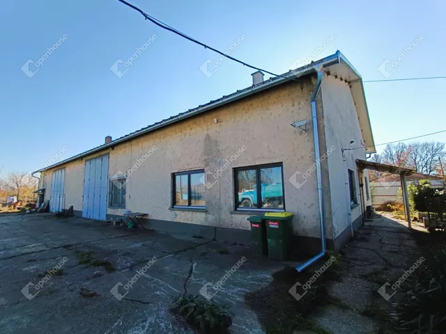 Eladó kereskedelmi és ipari ingatlan Hódmezővásárhely 350 nm