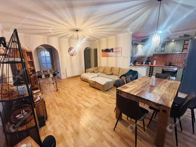 Eladó lakás Szeged, Móraváros 94 nm