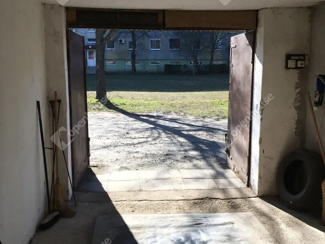 Eladó garázs Szeged, Makkosház 15 nm