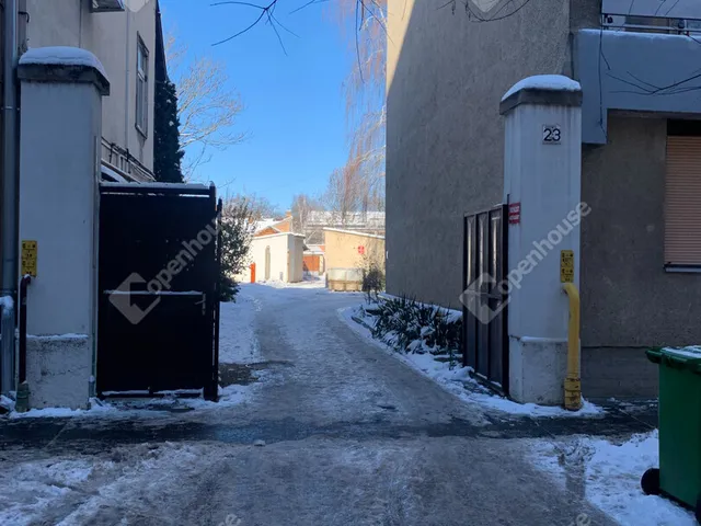 Eladó garázs Szeged 15 nm