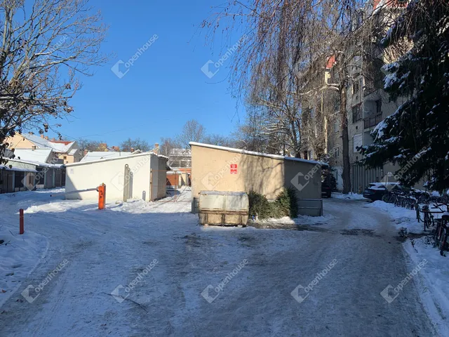 Eladó garázs Szeged 15 nm