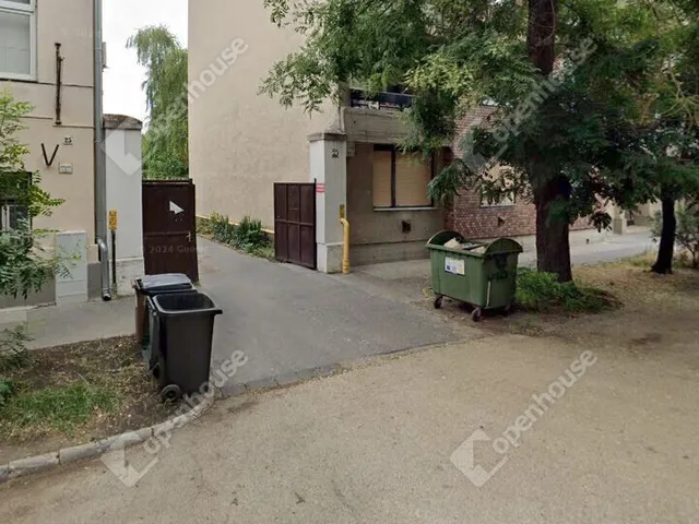 Eladó garázs Szeged 15 nm