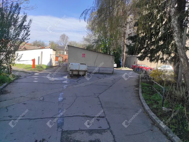 Eladó garázs Szeged 15 nm