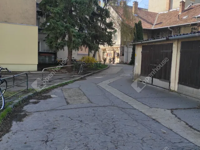 Eladó garázs Szeged 15 nm