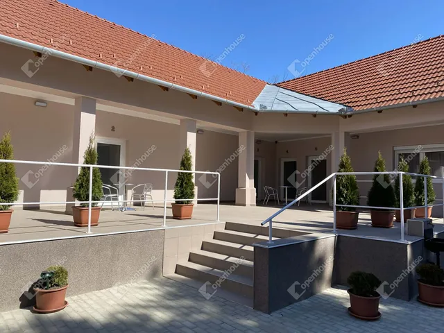 Eladó ház Csongrád 270 nm