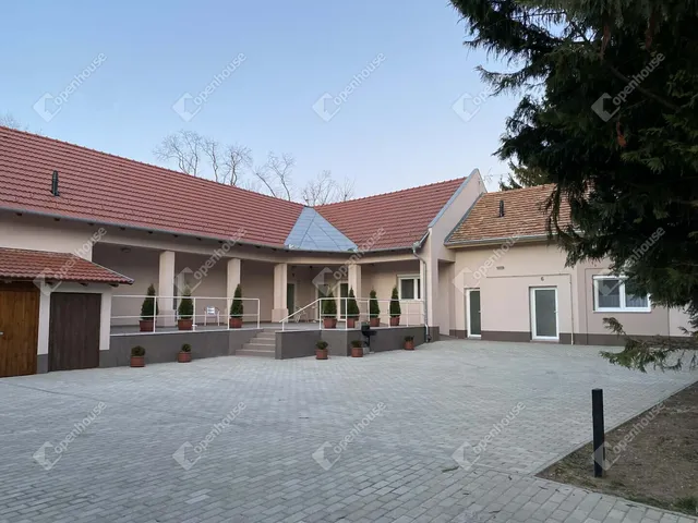Eladó ház Csongrád 270 nm
