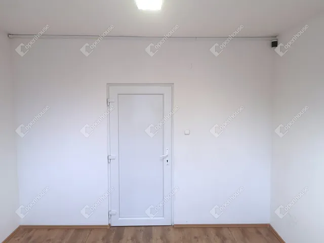 Kiadó kereskedelmi és ipari ingatlan Szeged, Béketelep 12 nm