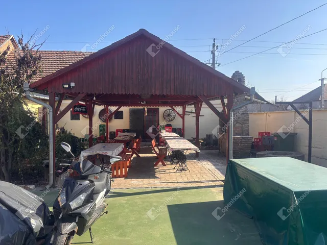 Eladó kereskedelmi és ipari ingatlan Hódmezővásárhely 130 nm