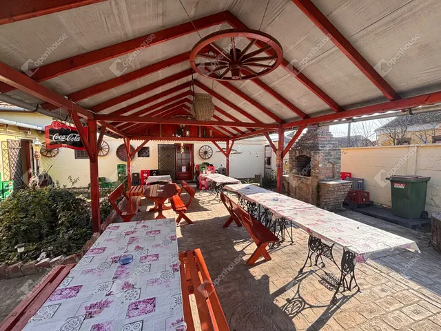 Eladó kereskedelmi és ipari ingatlan Hódmezővásárhely 130 nm