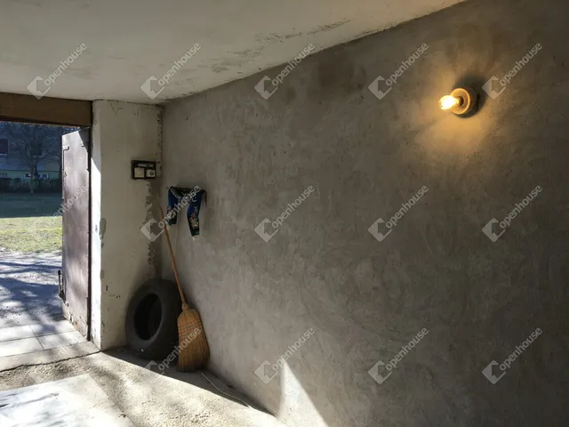 Eladó garázs Szeged, Makkosház 15 nm