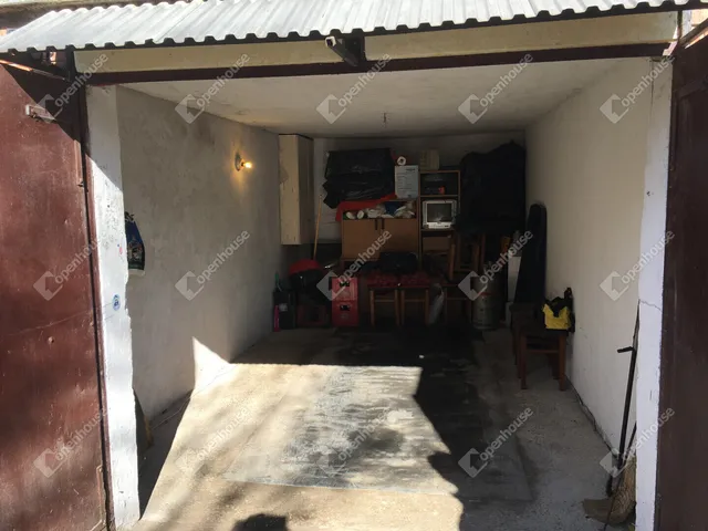 Eladó garázs Szeged, Makkosház 15 nm