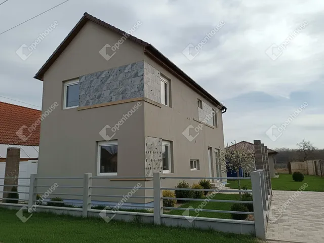 Eladó ház Szeged, Szőreg 138 nm