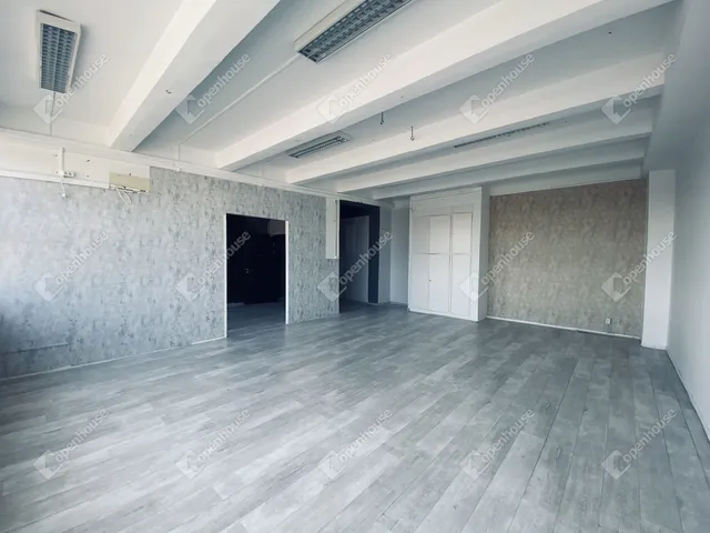 Kiadó kereskedelmi és ipari ingatlan Szeged 400 nm