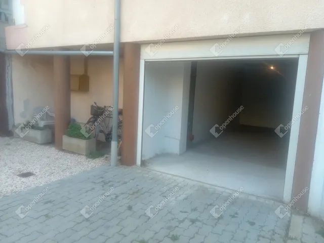 Eladó garázs Szeged, Móraváros 14 nm