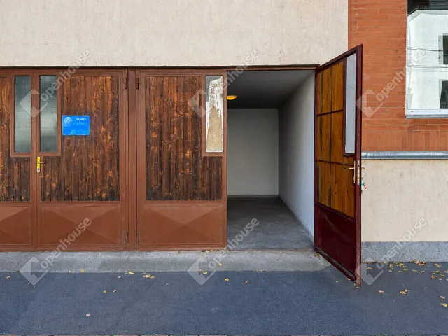Eladó garázs Szeged, Móraváros 13 nm