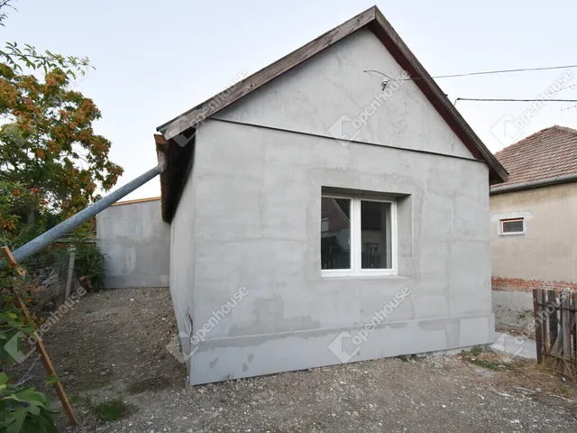 Eladó ház Szeged, Szőreg 74 nm
