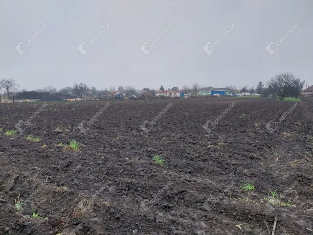 Eladó telek Kőszárhegy 2661 nm