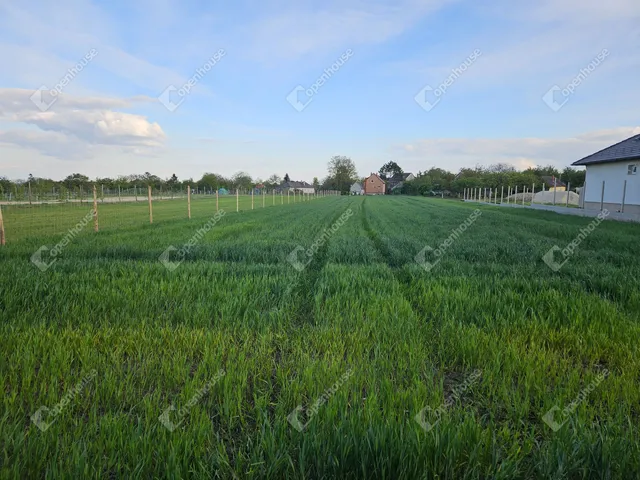 Eladó telek Úrhida 2499 nm