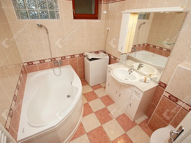 Kiadó ház Székesfehérvár, Belváros 90 nm