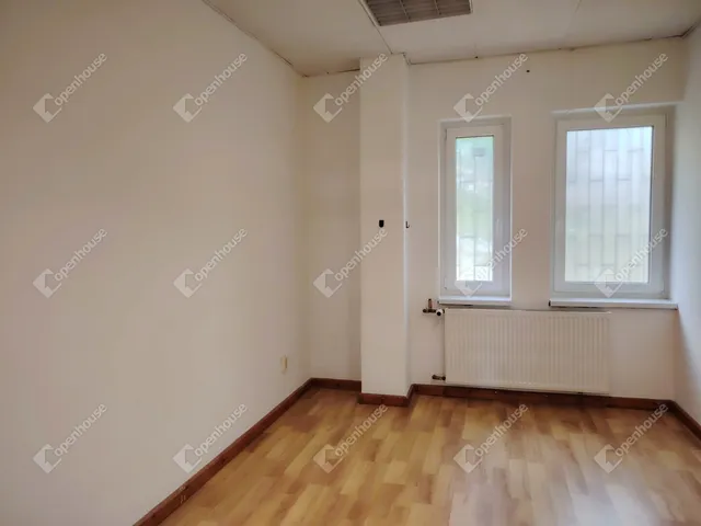 Kiadó kereskedelmi és ipari ingatlan Székesfehérvár, Belváros 138 nm
