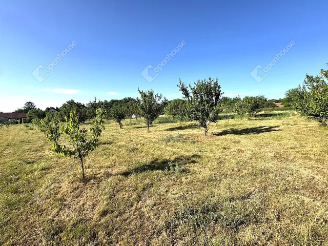 Eladó telek Úrhida 5867 nm